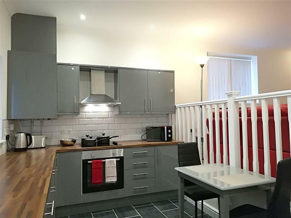 2 Bedroom Modern Apartment, Uplands, Swansea Esterno foto